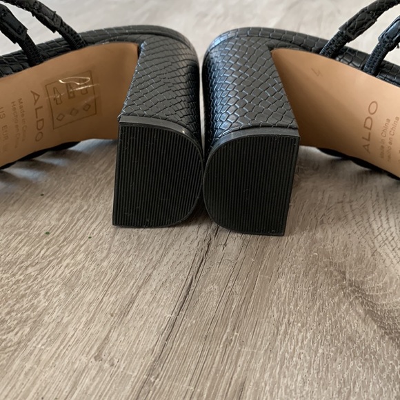 Like New Aldo Sandal Heels - Picture 4 of 7